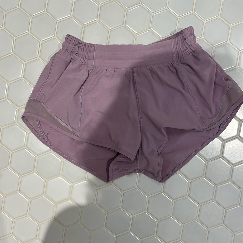 Lululemon 2.5 inch hottie hot short
